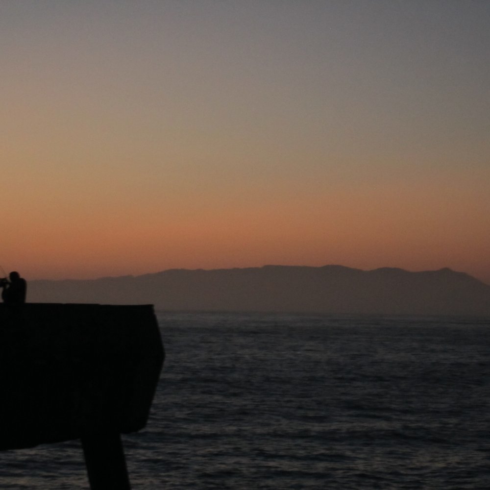 Pacifica Pier - crabbers caught a crab during sunset - Beaches Near Me - Pacifica, California Pacifica Pier - crabbers caught a crab during sunset - Beaches Near Me - Pacifica, California