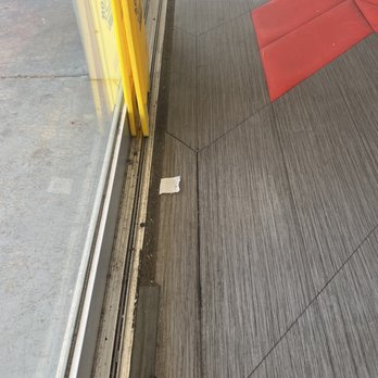 O-Town Laundry Hut - More bugs, ants and dirt all over the floor. 9am on a Sunday morning - Laundromat Near Me - Layton, Utah