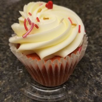 Maddie Cakes - Strawberry Cupcake - Coffee & Tea Near Me - Advance, North Carolina