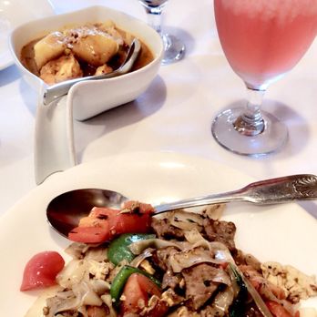 Blue Elephant - Delicious Thai lunch! Drunken Noodles with beef, Yellow Curry, Thai Iced Tea, and Pomegranate Lemonade. - Thai Near Me - Bakersfield, California