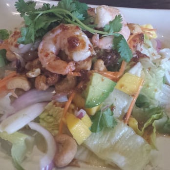 Diho Siam - Thai style shrimp w/ mango and avocado salad= very refreshing and tasyy! - Chinese Near Me - Lake Forest, California