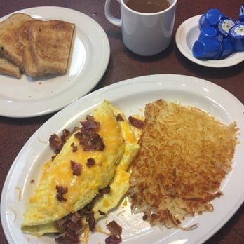 Ely's Restaurant - Bacon and cheese omelette - Breakfast & Brunch Near Me - Las Vegas, Nevada