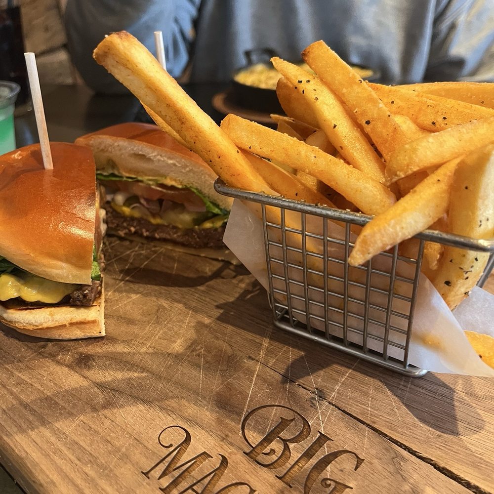 Big Machine Distillery & Tavern - Whiskey burger and fries - Distilleries Near Me - Nashville, Tennessee