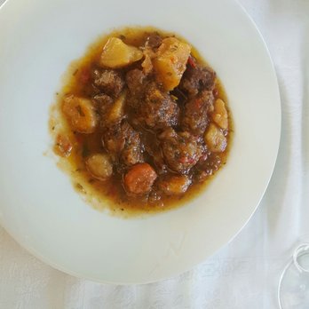El Chopo - Estofado de ternera con patatas. La carne muy melosa, riquísimo. - Spanish Near Me - Huesca, HU