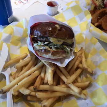 California Burgerz - Burgers Near Me - Hamtramck, Michigan