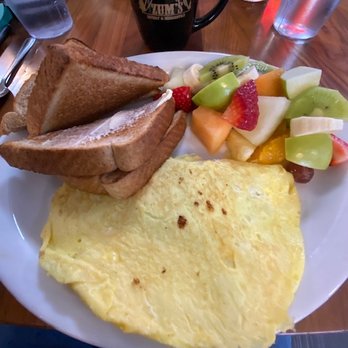 Zum's Eatery & Mercantile - Veggie omelet with fruit - Breakfast & Brunch Near Me - Waterton Park, Alberta Zum's Eatery & Mercantile - Veggie omelet with fruit - Breakfast & Brunch Near Me - Waterton Park, Alberta