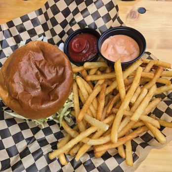 Ferment Brewing Company - Cheeseburger  fries - Brewpubs Near Me - Hood River, Oregon