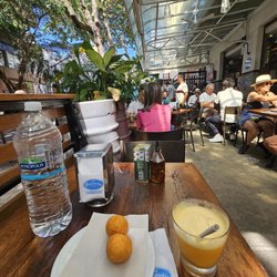 Bar Bracarense - Delicious food and drinks with a great patio environment