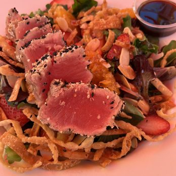 Schooners - Seared Ahi Tuna Salad - Seafood Near Me - Cayucos, California