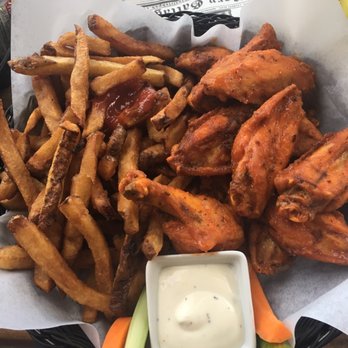 McKibbin's Irish Pub - Hot wings very good! - Irish Pub Near Me - Pointe-Claire, Quebec McKibbin's Irish Pub - Hot wings very good! - Irish Pub Near Me - Pointe-Claire, Quebec