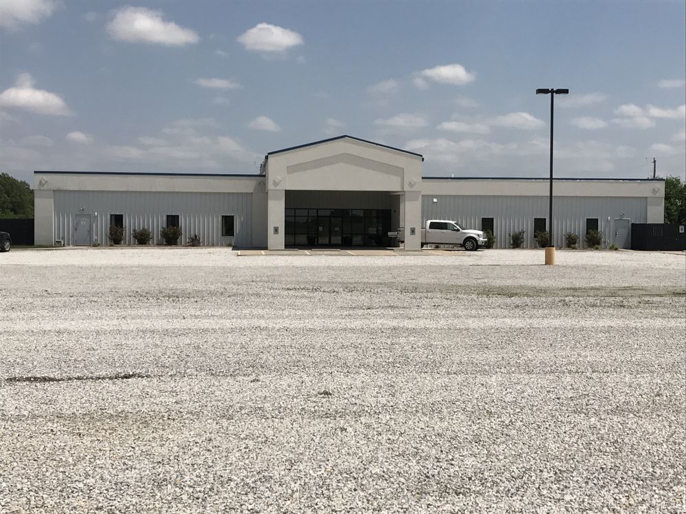 CROSSROADS Updated August 2024 1202 South Commercial St