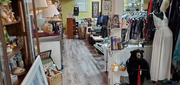 Dog Junkies Thrift Store 4324 N Decatur Blvd Las Vegas Nv Retail Shops Mapquest