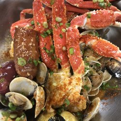 Pinch Boil House - Snow crab legs in Garlic butter sauce