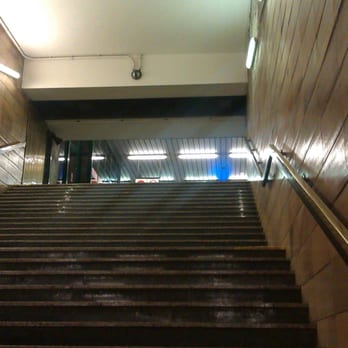 Metro Roztyly - Výstup z nástupiště metra - Metro Stations Near Me - Prague, Puerto Rico