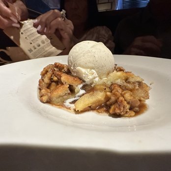 Houston's Restaurant - Apple walnut cobbler - New American Near Me - Irvine, California Houston's Restaurant - Apple walnut cobbler - New American Near Me - Irvine, California