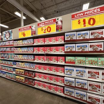 H-E-B - Gingerbread houses! 11/21/2023 - Grocery Near Me - Abilene, Texas