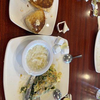 Mom's Kitchen - Grits, home made biscuit and veggie omelet - Diners Near Me - Fort Lauderdale, Florida Mom's Kitchen - Grits, home made biscuit and veggie omelet - Diners Near Me - Fort Lauderdale, Florida