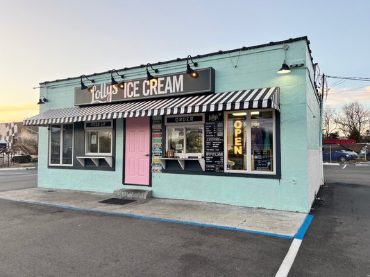 Lolly's Creamery by null