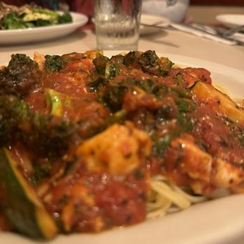 Ricado's Italian Restaurant - Linguine Primavera with red sauce - Italian Near Me - Aiea, Hawaii