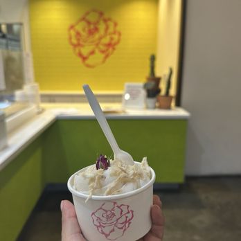 Kinrose Creamery - Sesame Halva (vegan) - Ice Cream & Frozen Yogurt Near Me - Pasadena, California Kinrose Creamery - Sesame Halva (vegan) - Ice Cream & Frozen Yogurt Near Me - Pasadena, California