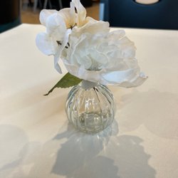 Yum Mi Restaurant - Flowers on the tables!