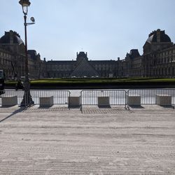 Paris Muse - Meeting our guide across from the Louvre