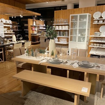 Crate & Barrel - Furniture Stores Near Me - Manhasset, New York