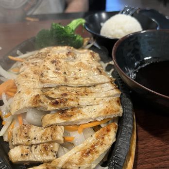 Umi Sushi & Ramen - Sizzling Chicken Teriyaki, with sauce on the side - Sushi Bars Near Me - Angleton, Texas Umi Sushi & Ramen - Sizzling Chicken Teriyaki, with sauce on the side - Sushi Bars Near Me - Angleton, Texas