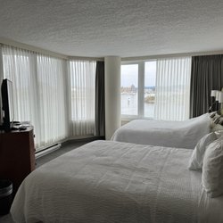 Victoria Regent Waterfront Hotel & Suites - View of bedroom