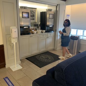 Phoenix Park Hotel - The smart coffee machines, it also makes lattes, cappuccinos, hot chocolate and hot water for tea. - Hotels Near Me - Washington, DC, District of Columbia