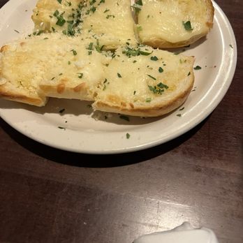 Mama's On the Hill - Garlic Cheese Bread Dinner - Italian Near Me - Saint Louis, Missouri