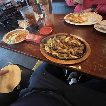 La Hacienda De Leon - Steak Fajitas, chicken chimichanga & chocolate lava cake - Beer Bar Near Me - Marrero, Louisiana La Hacienda De Leon - Steak Fajitas, chicken chimichanga & chocolate lava cake - Beer Bar Near Me - Marrero, Louisiana