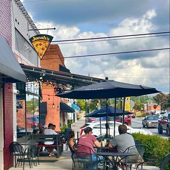 Jonah's on Johnston - Pizza Near Me - Forsyth, Georgia