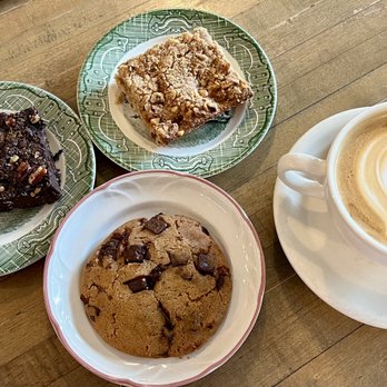 Rifrullo - Vegan Brownie, Pear Crumble Bar, Chocolate CHip Cookie & Latte - Cafes Near Me - Brookline, Massachusetts