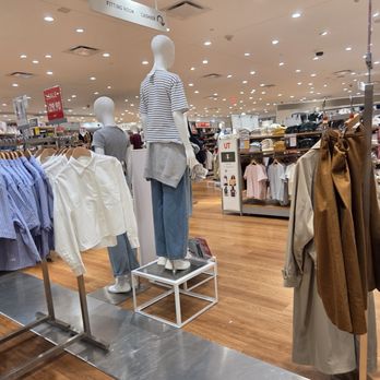 Uniqlo - Women's Clothing Near Me - East Rutherford, New Jersey