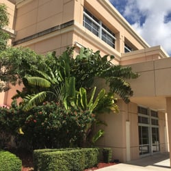 Torres Danette MD - Lush greenery at entrance