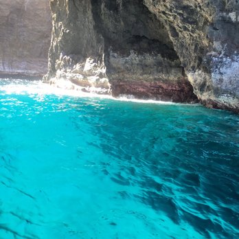Na Pali Explorer - Look at that water, amazingly beautiful - Boat Tours Near Me - Kekaha, Hawaii Na Pali Explorer - Look at that water, amazingly beautiful - Boat Tours Near Me - Kekaha, Hawaii