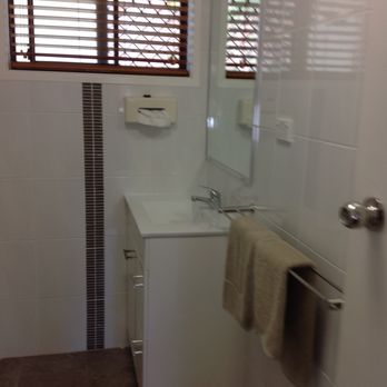 Hervey bay Colonial lodge - shower - Vacation Rentals Near Me - Torquay, QLD Hervey bay Colonial lodge - shower - Vacation Rentals Near Me - Torquay, QLD