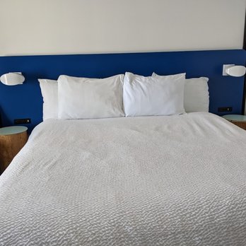 Montauk Blue Hotel - King sized bed - Hotels Near Me - Montauk, New York Montauk Blue Hotel - King sized bed - Hotels Near Me - Montauk, New York