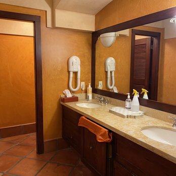 Miraj Hammam Spa - Bathroom cum locker room - Day Spas Near Me - Vancouver, British Columbia Miraj Hammam Spa - Bathroom cum locker room - Day Spas Near Me - Vancouver, British Columbia