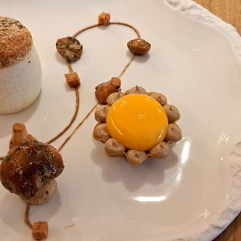 L'Alter / Native - Œuf de Sylvain Milles en blanc-manger a "surprise" (sabayon), tartelette aux champignons / Sylvain Milles egg blanc-manger. 2024 09 18. M1. - French Near Me - Béziers, 34