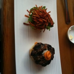 Play Food And Wine - Burger / lobster butter / ermite / bacon / arugula / biscuit