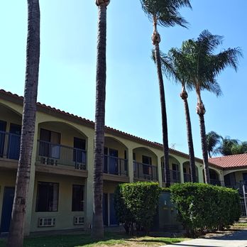 Five Star Inn - the side of the hotel with the jacuzzi rooms. - Hotels Near Me - West Covina, California Five Star Inn - the side of the hotel with the jacuzzi rooms. - Hotels Near Me - West Covina, California