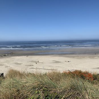 The Allred - The beach across the street from the Whaler. - Hotels Near Me - Newport, Oregon The Allred - The beach across the street from the Whaler. - Hotels Near Me - Newport, Oregon