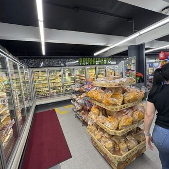Supermercado Agranel - Todos los pasillos limpios y ordenados - Grocery Near Me - Hatillo, Puerto Rico