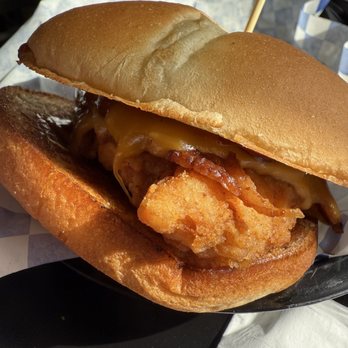 B&D's Food Hut - BBQ chicken sandwich - Burgers Near Me - Long Beach, Washington