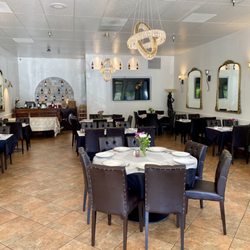 Agoura Village Bakery - Dining room