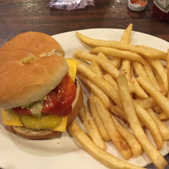 Holiday Restaurant - Cheeseburger plate $7 - Diners Near Me - Bonifay, Florida
