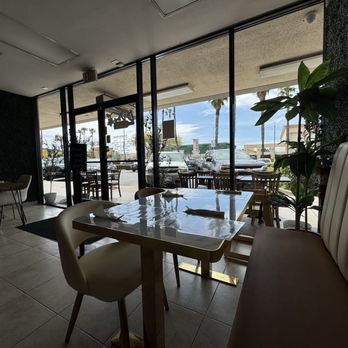 Dvine Mediterranean Experience - Long Beach - Seating - Mediterranean Near Me - Long Beach, California