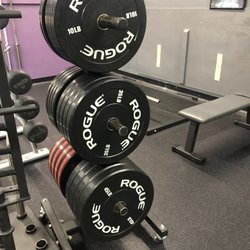 Anytime Fitness - Bumper plates selection